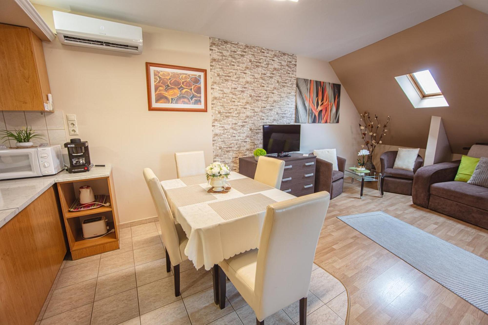 Delfin Apartman Sarvar Exterior photo