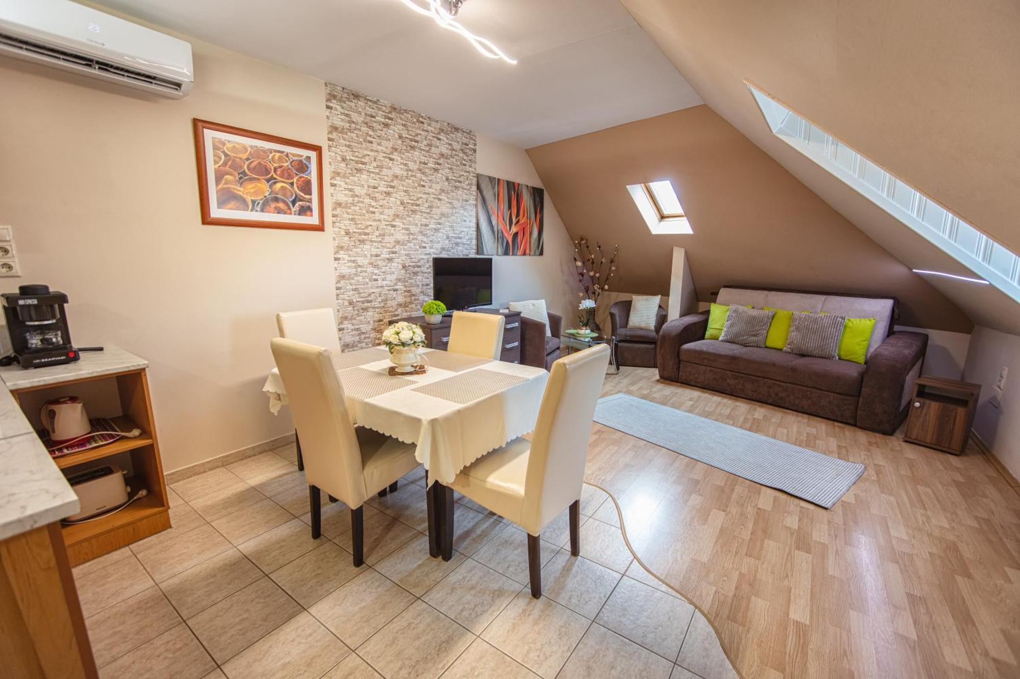 Delfin Apartman Sarvar Exterior photo